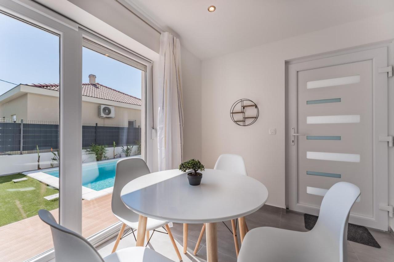 Bernie Apartments With A Pool Zadar Eksteriør billede
