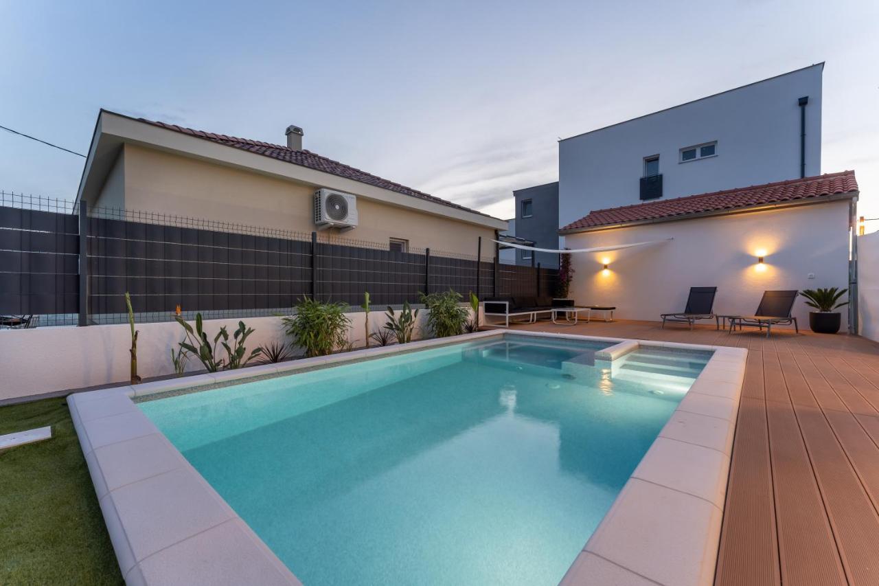 Bernie Apartments With A Pool Zadar Eksteriør billede