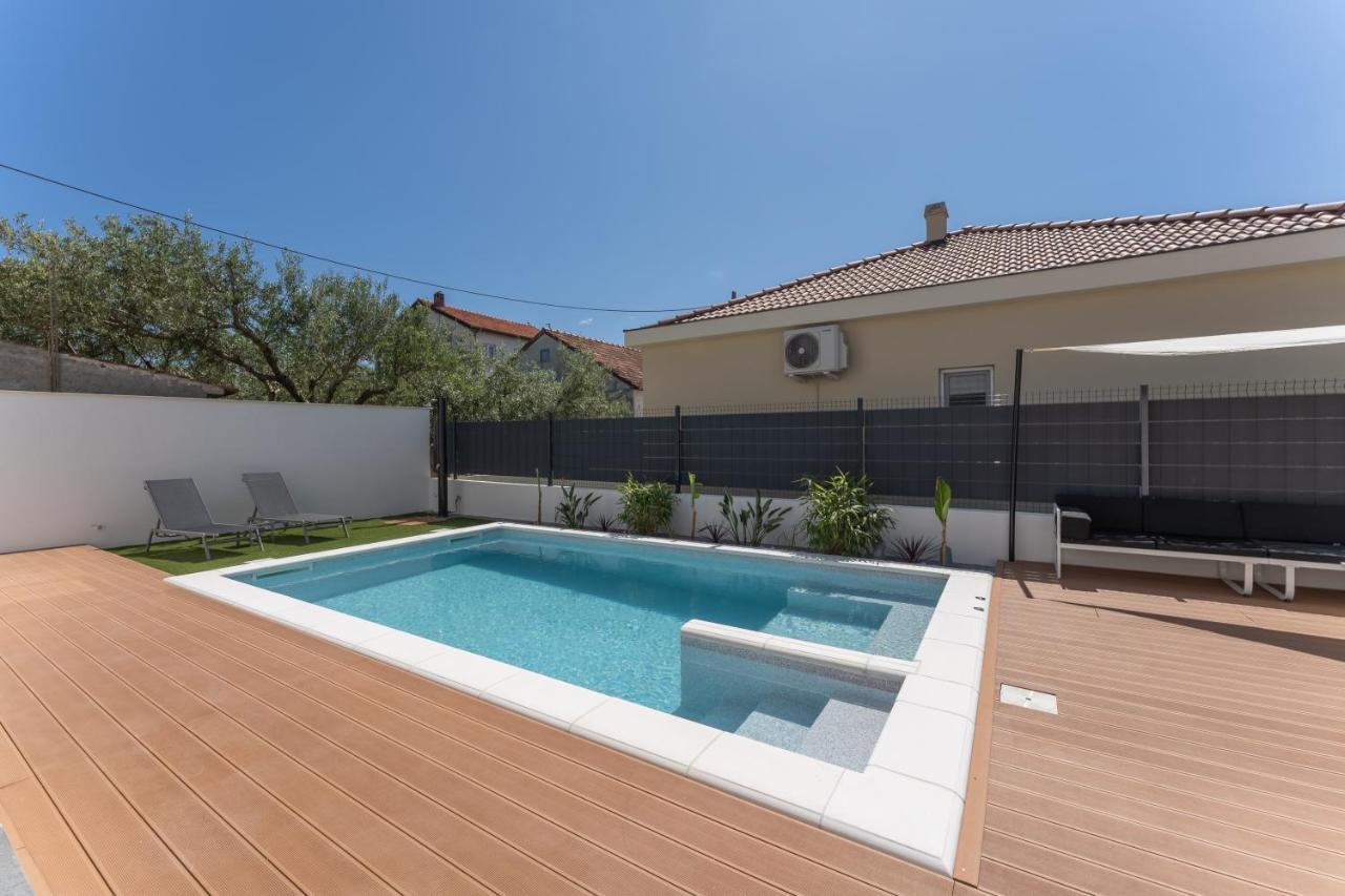 Bernie Apartments With A Pool Zadar Eksteriør billede