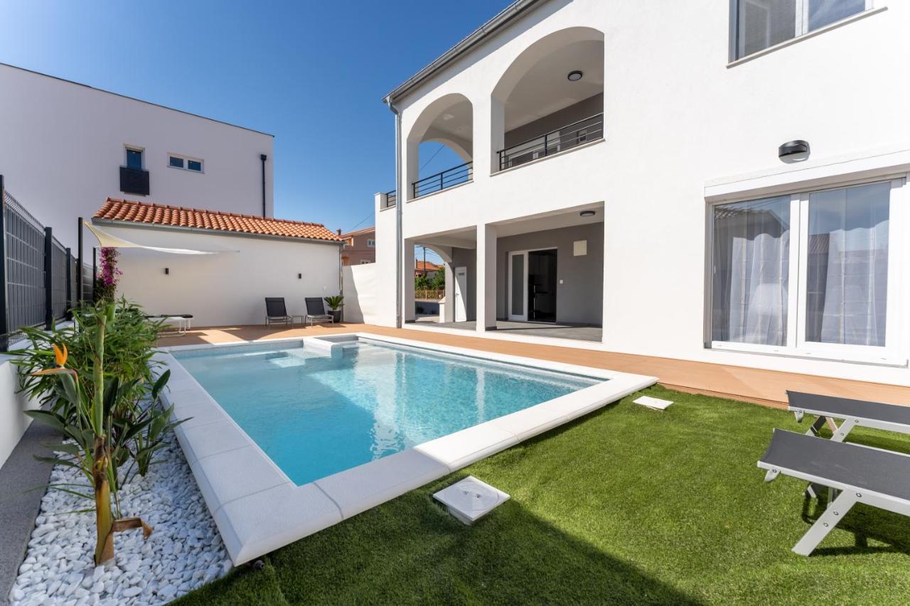 Bernie Apartments With A Pool Zadar Eksteriør billede